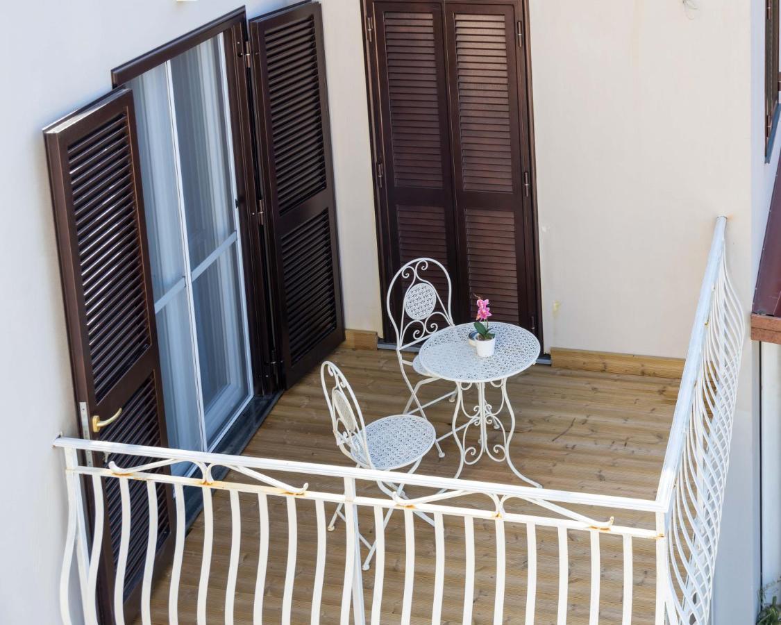 B&B Micanto Casola di Napoli Экстерьер фото